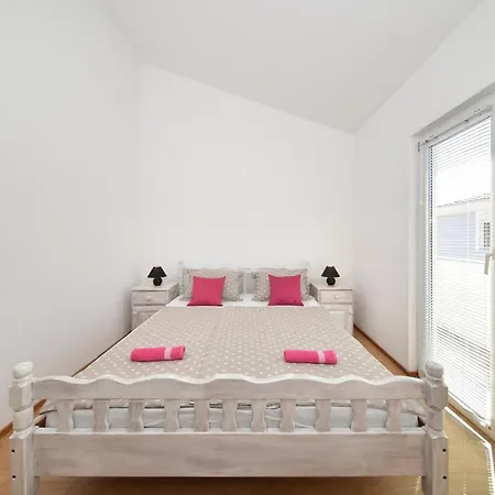 Krepo Ferienhaus *