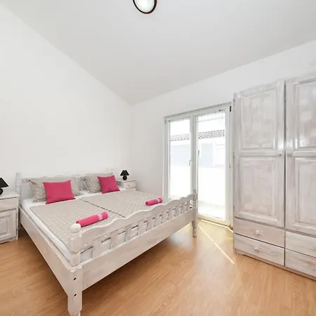 Krepo Ferienhaus *